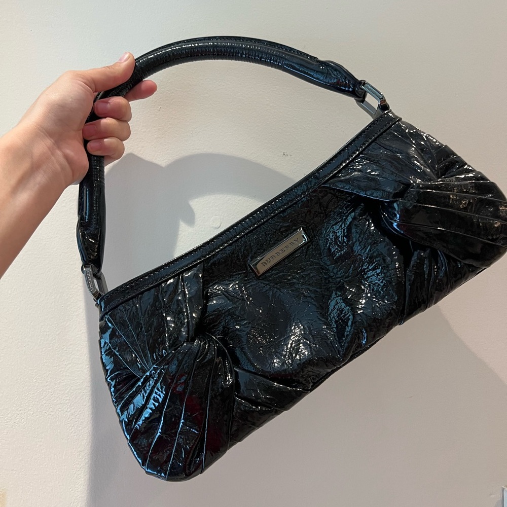 BURBERRY PATENT LEATHER CUTE MINI PURSE
